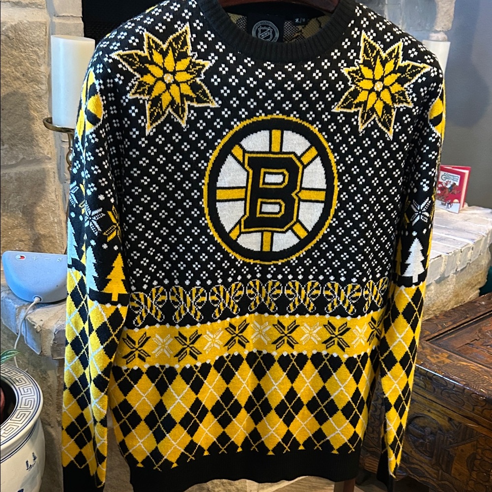 NHL Black and Yellow Boston Bruins Sweater - Picture 1 of 3